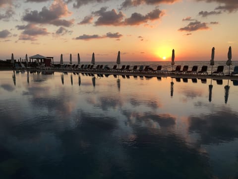 2 outdoor pools