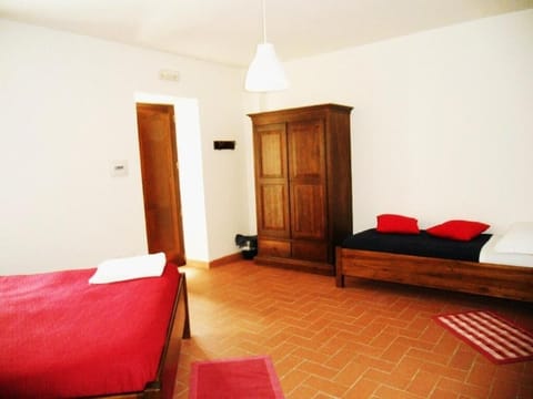 Desk, cribs/infant beds, rollaway beds, bed sheets