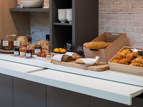 Daily buffet breakfast for a fee