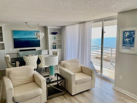 Condo, 3 Bedrooms | Interior