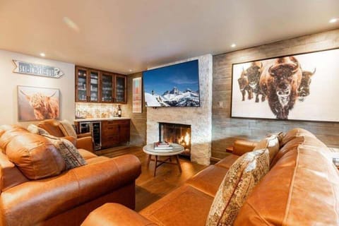 Condo, 2 Bedrooms | Living area