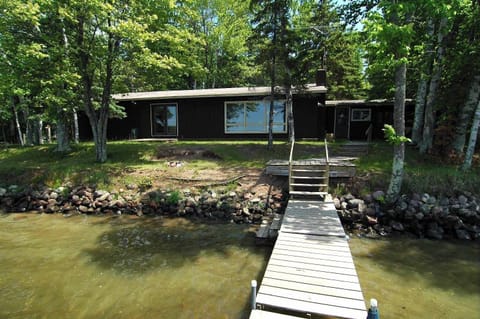 House, 3 Bedrooms | Property grounds