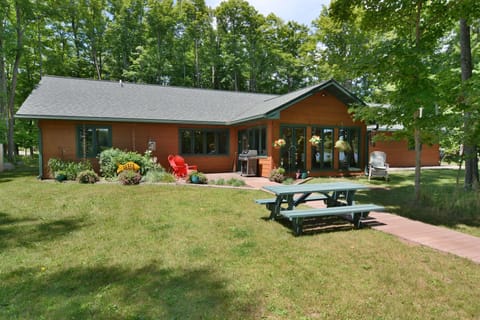House, 4 Bedrooms | Property grounds