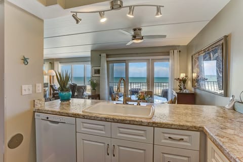 Condo, 2 Bedrooms | Interior