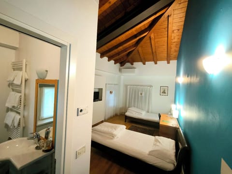 Standard Twin Room | Premium bedding, down comforters, individually decorated