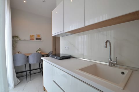 Panoramic Suite, Non Smoking, Lanai | Private kitchen | Fridge, stovetop, electric kettle, cookware/dishes/utensils