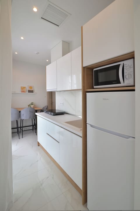 Panoramic Suite, Non Smoking, Lanai | Private kitchen | Fridge, stovetop, electric kettle, cookware/dishes/utensils