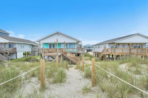 Exterior Oceanfront / Beach Access