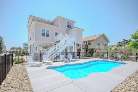 Exterior / Pool Area