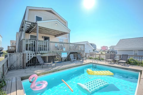 Exterior / Pool
