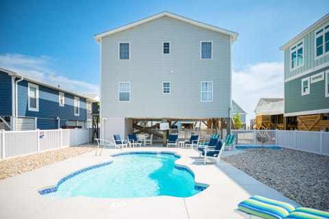 Exterior - Back / Pool