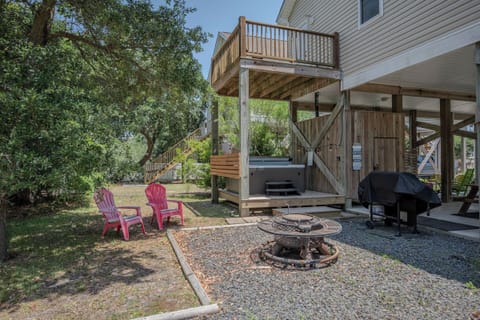 Exterior - Back / Firepit / Hot Tub