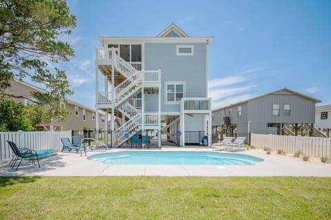 Exterior / Pool Area