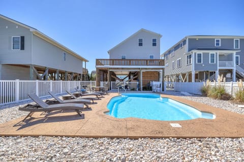 Exterior / Pool - North
