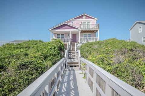 Walkway / Exterior - Oceanfront