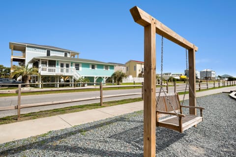 Heron Lookout Park / Exterior - West