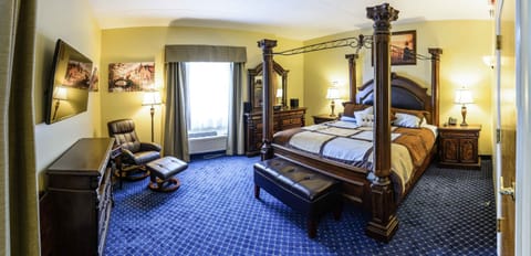Honeymoon Suite, 1 King Bed, Non Smoking | Premium bedding, desk, blackout drapes, iron/ironing board