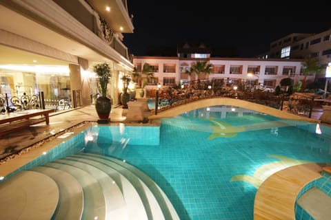 Outdoor pool, sun loungers