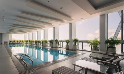 Indoor pool, sun loungers