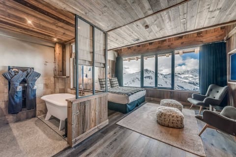 Deluxe Penthouse, Multiple Bedrooms, Mountain View | Premium bedding, minibar, in-room safe, individually decorated