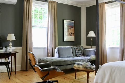 Superior Suite, 1 King Bed, Non Smoking | Living area | IPod dock, MP3 dock