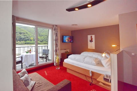 Deluxe Room, 1 Bedroom, Balcony | Premium bedding, in-room safe, desk, blackout drapes