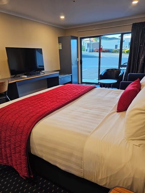 Premium bedding, pillowtop beds, desk, laptop workspace