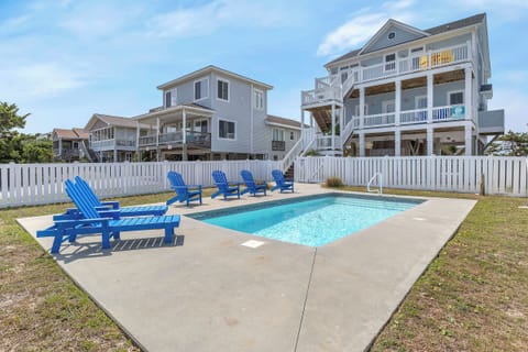 Exterior / Pool - Back
