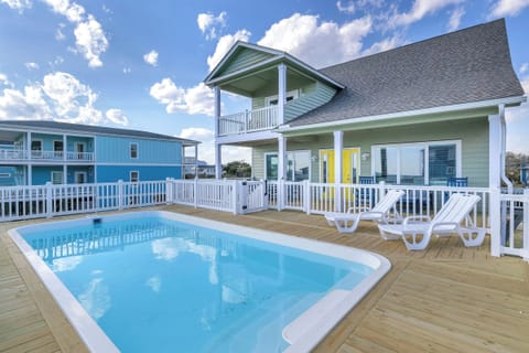 Pool Deck / Exterior - Oceanview South