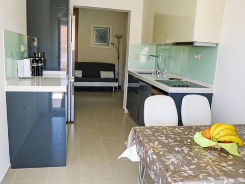 Property, Furniture, Building, Table, Sink, Interior Design, Cabinetry, Comfort, Floor