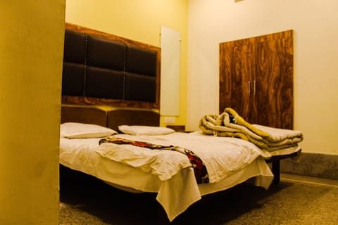 Standard Double Room, 3 Bedrooms | Hypo-allergenic bedding, free WiFi, bed sheets