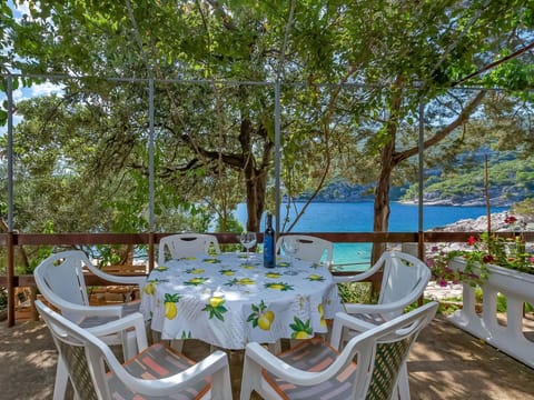 Property, Real Estate, Restaurant, Tree, Table, Vacation, Leisure, Resort, Home, Room