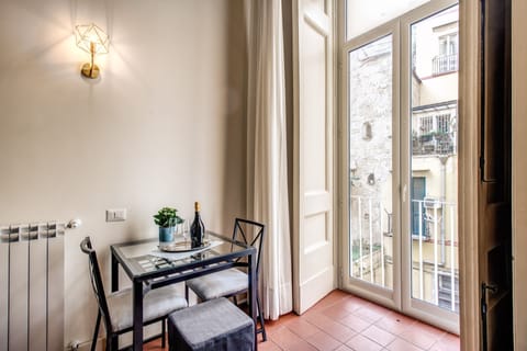 Deluxe Triple Room | Living area | Smart TV, Netflix