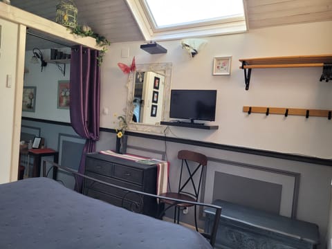 Deluxe Apartment | Premium bedding, blackout drapes, soundproofing, iron/ironing board