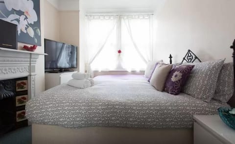 Double or Twin Room, Shared Bathroom | Iron/ironing board, free WiFi, bed sheets