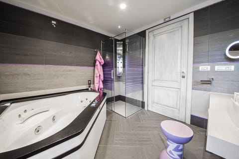 Deluxe Double Room, Hot Tub | Bathroom | Free toiletries, hair dryer, bathrobes, slippers
