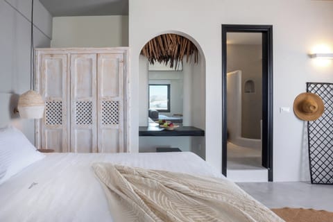 Superior Horizon Suite | Egyptian cotton sheets, premium bedding, individually decorated