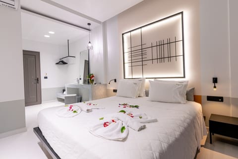 Deluxe Double Room | Individually decorated, individually furnished, iron/ironing board