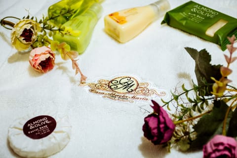 Traditional Room | Bathroom | Shower, free toiletries, hair dryer, bathrobes