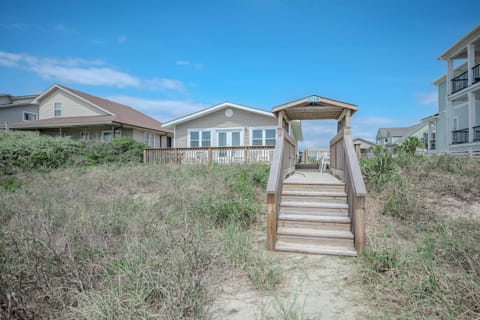 Exterior - Oceanfront / Beach Access