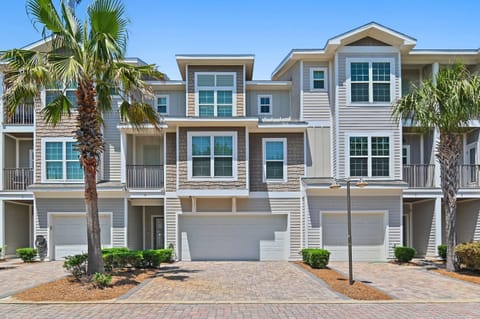 Welcome to Driftwood Townhomes #4- Acres Away!