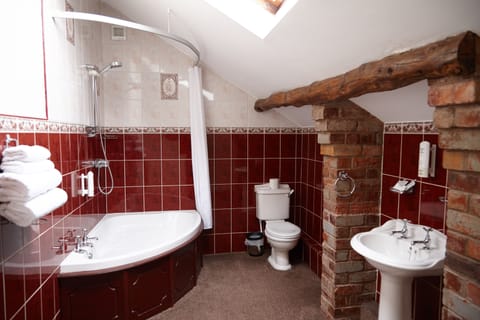 Family Room | Bathroom | Shower, hair dryer, towels