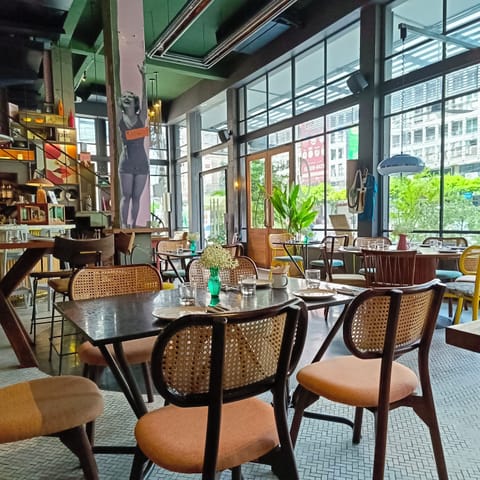 2 restaurants; breakfast, lunch, and dinner served
