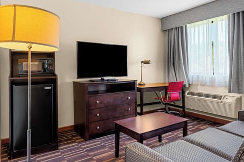 Suite, 1 King Bed, Non Smoking, Jetted Tub | Desk, laptop workspace, iron/ironing board, free cribs/infant beds