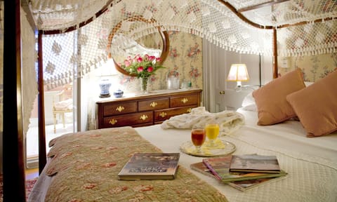Suite, Private Bathroom (Parlour Suite) | Premium bedding, individually decorated, individually furnished