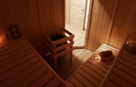 Sauna, hot tub