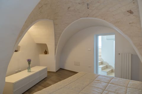 Apartment, 1 Bedroom | 1 bedroom, individually decorated, individually furnished, desk