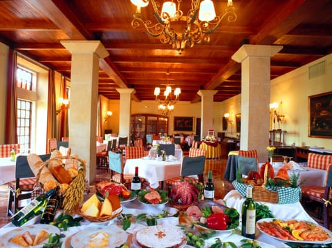 Daily buffet breakfast for a fee