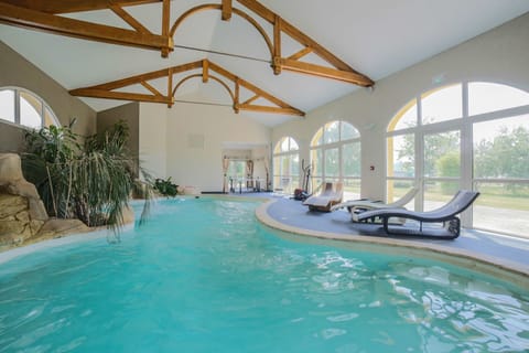 Indoor pool, sun loungers