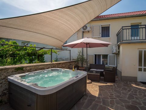 Water, Plant, Property, Sky, Window, Building, Swimming Pool, Outdoor Furniture, Chair, Shade